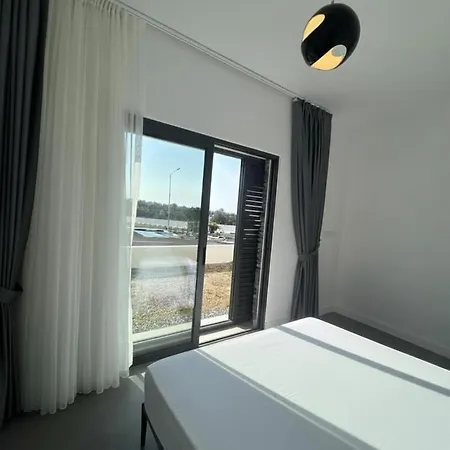 Mediterra Defne Bahce Manzarali Modern Apartamento Agios Dhometios